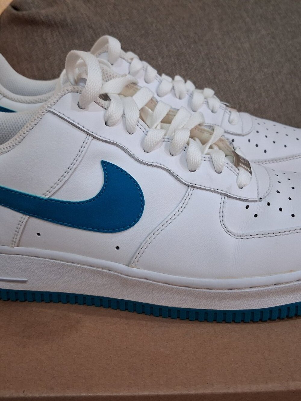 Nike Men's Air Force 1 '07 LV8 Multi Color Size 9.5 US Great Condition
